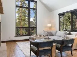 Luxe Mountain Chalet on the Blue River near Main