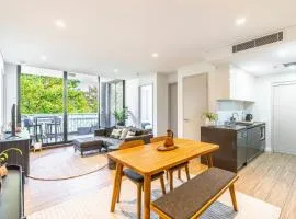 Waterloo 2BR Getaway with Pool & Gym Access