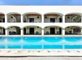 Ajijic Retreat Studio with Outdoor Salt Water Pool, hotel v destinaci Ajijic