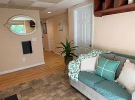 Cozy & Charming place with pool access & Gym