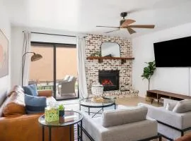 Stylish Condo in Village Oak Creek with Pool and Hot Tubs