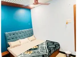 Ujjain Hotel Josh! J! Near Shri Mahakaleshwar Jyotirlinga Temple And Railway Station - Providing Fully Air Conditioned & Spacious Rooms With Free Wi-fi Facility - Free Parking And Excellent Room Service Available - Best Budget Hotel In Ujjain