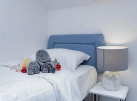 Spacious Pad - Close to Sports Village, Leigh Market, Mesnes Park - Parking - Wifi, kämping sihtkohas Leigh