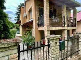 Rózsa Apartman Dombori