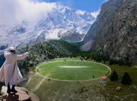 The White Peak Guest house and Restaurant, hotel with hot tubs in Minapin