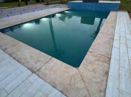 Spacious Villa with Private Pool Near Touzaikou - 1200 m², hotel in Ait Melloul