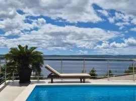 Villasanta De Luxe Apartments with Pool