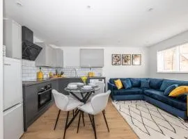Modern home, Contractors friendly with 2 free parking spaces