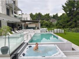 Alessandra Luxury Villas with Private Pools and Jacuzzi, cottage ở Kriopigi
