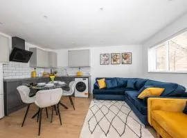 Spacious 2 bedroom home, Contractors friendly and free parking
