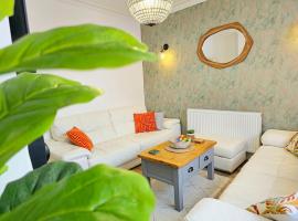 Modern Family Home ' Sleeps 7 ' Free Parking ' Near Centre, hotel a Nether Edge