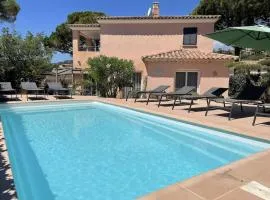 4 Bed-Sleeps 8-Private Pool-HotTub-AirCon