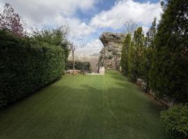 Fey Townhouse, &alpha;&gamma;&rho;&omicron;&iota;&kappa;ί&alpha; &sigma;&epsilon; Al &lsquo;Aqabah