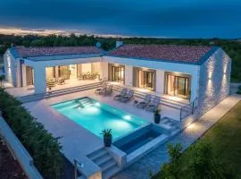 Villa Lastine by Villsy