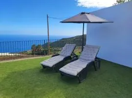 Casa de campo con vistas al mar