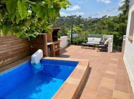Nature Oasis near Barcelona with swimming pool Parties not allowed, cabin in Sant Cugat del Vallès