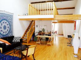 Le loft de Saint-Laurent, hotel v destinaci Saint-Laurent-le-Minier