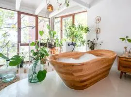 Boheme House with Bathtub & Terrace