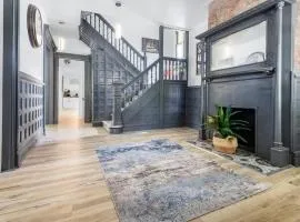 Massive 11BR Home Ideal for Reunions