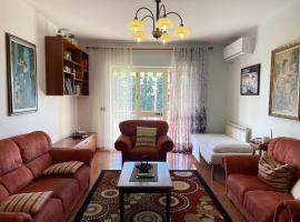 Vila Tahiri 4, hotel in Golem