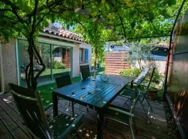 Jolie maison indépendante avec jardin et piscine