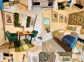 -R4- Newly Renovated Private self contained Room in Birmingham Selly Oak with own Kitchenette and shared bathroom