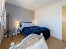 Cosy, Central 2 Bed flat parking