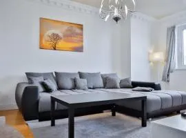 Exklusives Apartment im historischen Wohnhaus mit Kamin, Bad & viel Platz