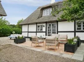 Find Peace In Charming Home Close To Nature