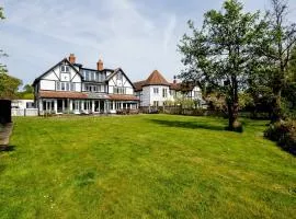 Claysmead - A large Lakeside House in Thorpeness - Aldeburgh Coastal Cottages