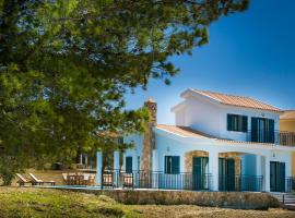Seirios Luxury Villa: Svoronata, Ammes Plajı yakınında bir otel