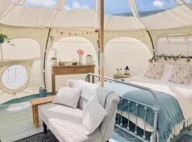 Luxury Stargazing Glamping - Seren Hardd with Hot Tub