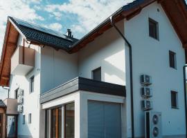 Apartmaji Laznik – hotel w mieście Ljubno