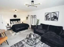 Hen & Chickens Luxury Apartments, Free Parking, By DerBnB