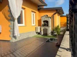 Summer house with terrace and private parking