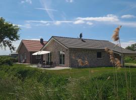 Haus FriesenHuus - Urlaub direkt an der Küste, Hotel in Sehestedt
