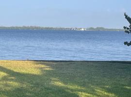 Pink house, hotel in Fort Myers