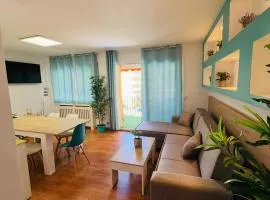 Piso Shic de playa Fenals con terraza y piscina