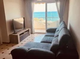 Apartamento en 1ª línea con vistas al mar cerca de Barcelona
