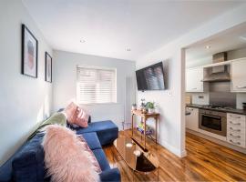 Charming & Central House with Garden and Free Parking, hotel i Beverley