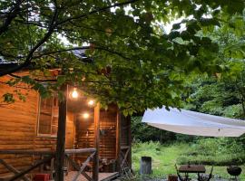 山小屋mökki Rustic mountain lodge, hotel v destinaci Ina