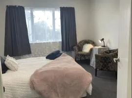 Cosy room with ensuite Central Dunedin