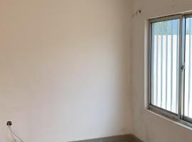 Zimindo plaza โรงแรมที่มีที่จอดรถในMpemba