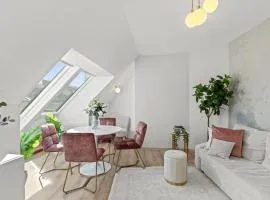 Modern City-View Stay in the Heart of Vienna