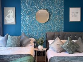City Centre 4 Bed Spacious House - Hot Tub, hotel v destinaci Hackington
