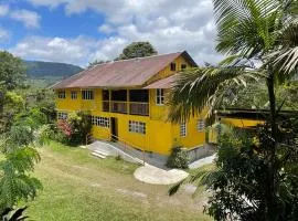 Hda San Vicente Yellow House Trails & Lodge