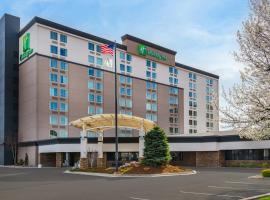 Holiday Inn Wichita East I-35 by IHG، فندق في ويتشيتا