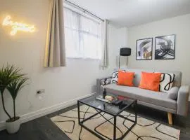 City Centre Stylish Apartment - Short & Long Term Stay - Perfect for Workers, Tourist, Couples - 24-7 Secure Access & FREE Wifi