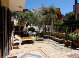 Villetta Simiri caposchiera con cortile e BBQ, hotel in Villasimius