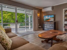 Farm Homestead just 10min from the City, arrendamento de casas no lago em Rotorua